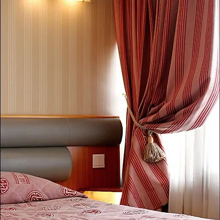 Luxembourg 3* Paris